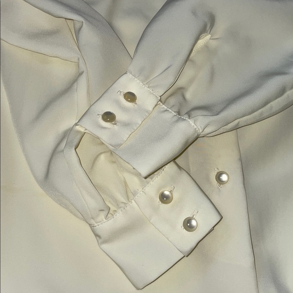 Vintage 1970’s Pendleton Women's Light Yellow Button Down Shirt. - Picture 4 of 5